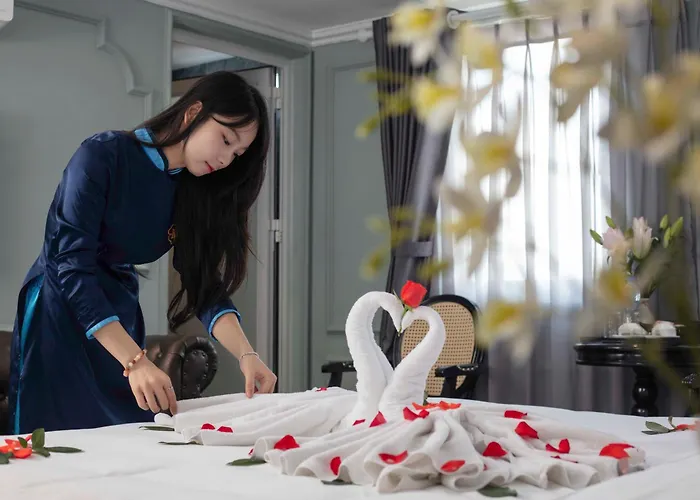 Madelise Palace Hotel & Travel Hanoi